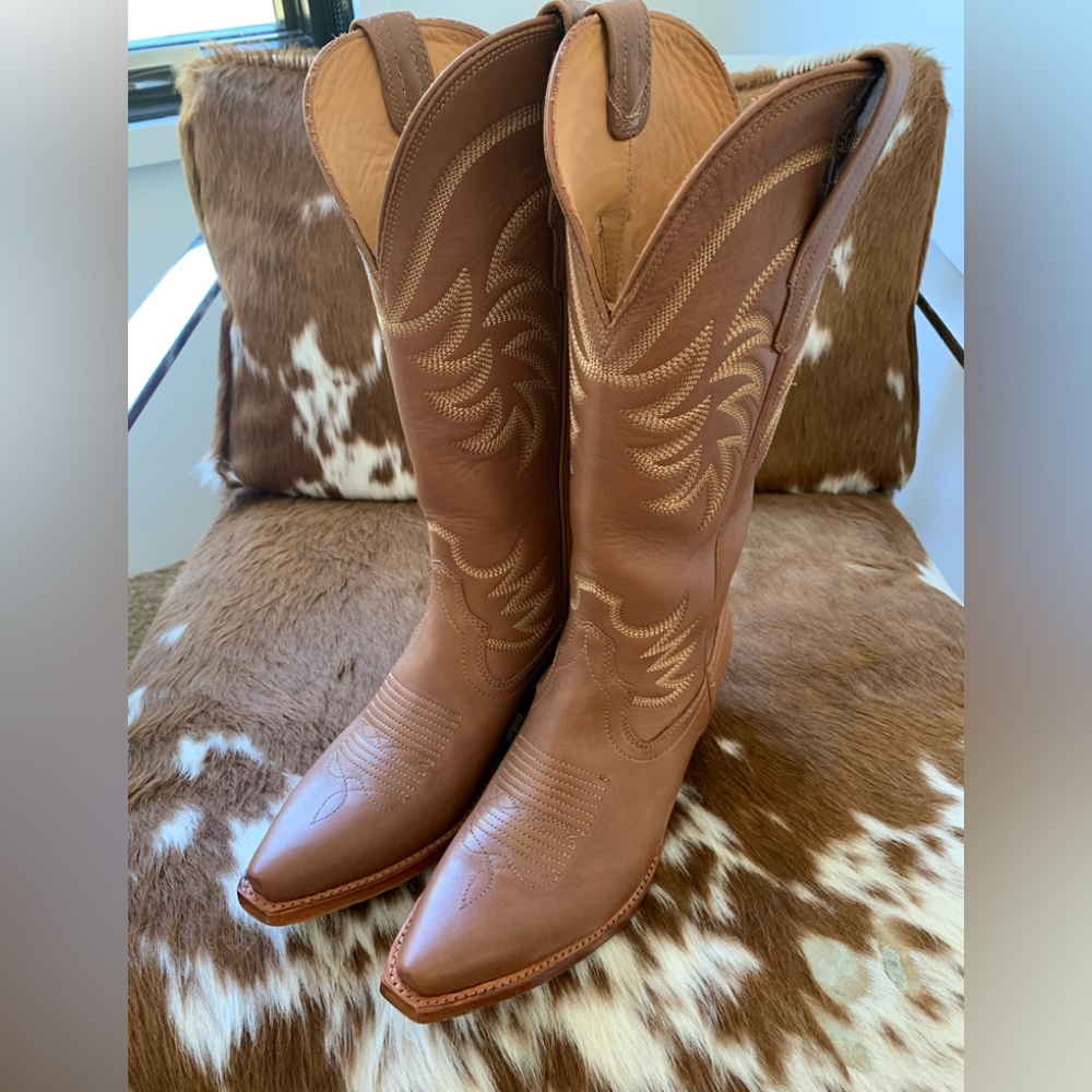 worn once! Tecovas Annie boot 6.5 caramel
